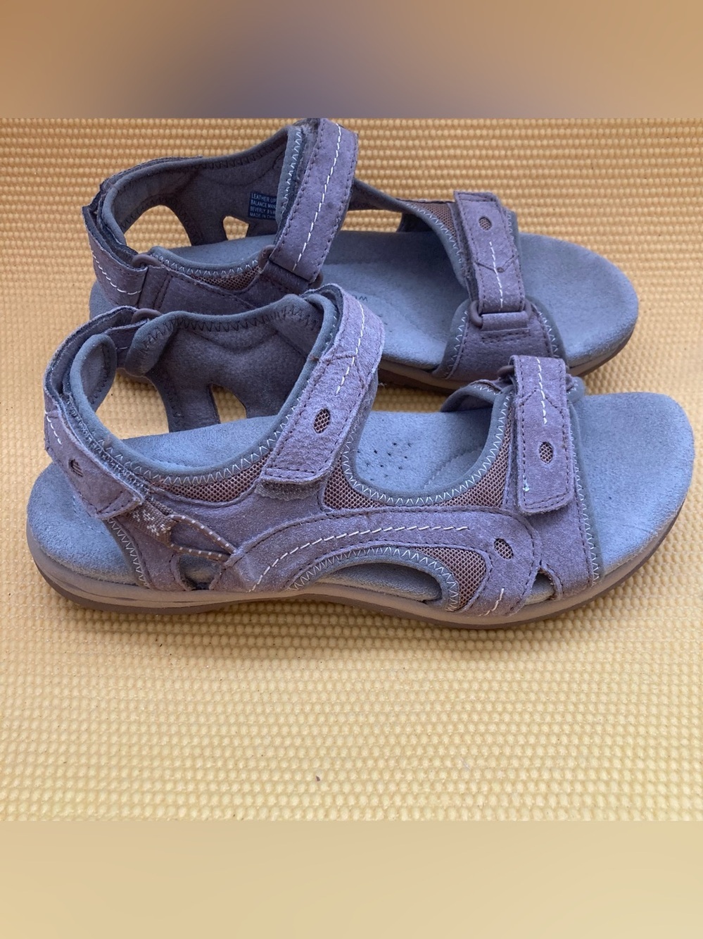 Earth Origins Beverly Walking Sandal size 8.5 w